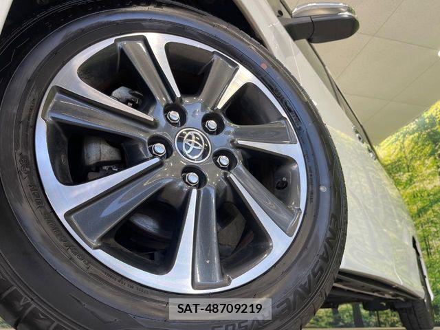 Toyota VOXY 2021-06 8338436-13
