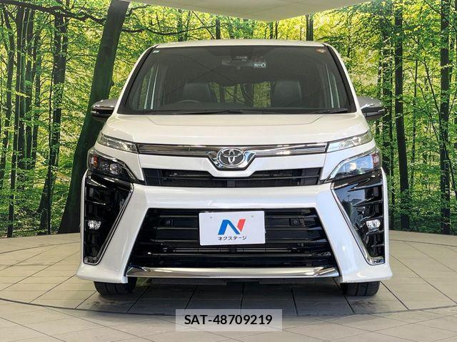 Toyota VOXY 2021-06 8338436-14