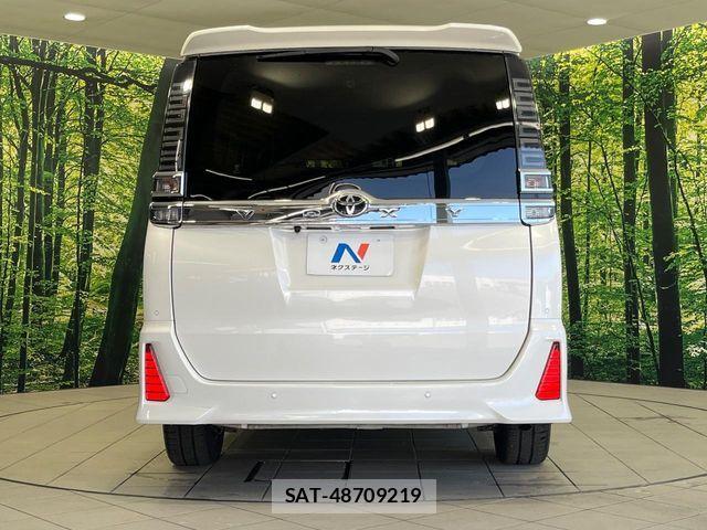 Toyota VOXY 2021-06 8338436-15