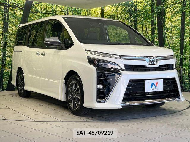 Toyota VOXY 2021-06 8338436-16