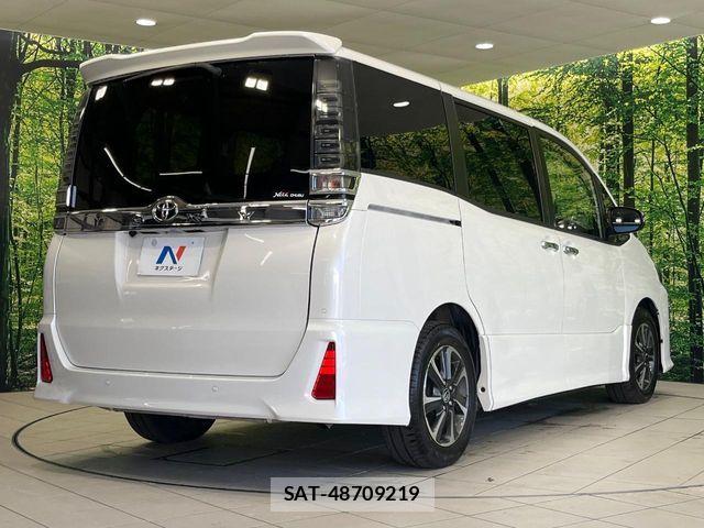 Toyota VOXY 2021-06 8338436-17