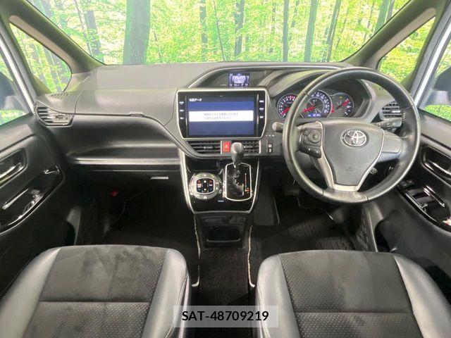 Toyota VOXY 2021-06 8338436-1