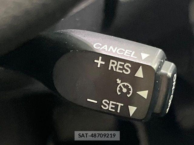 Toyota VOXY 2021-06 8338436-6