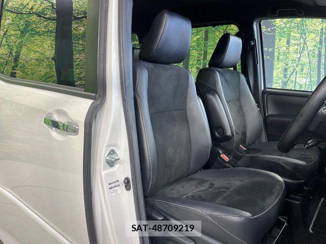 Toyota VOXY 2021-06 8338436-7
