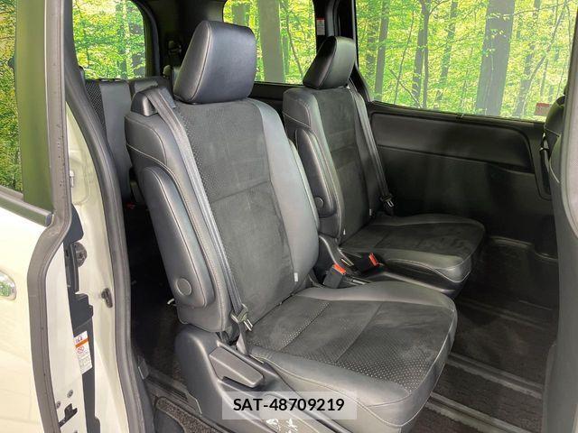 Toyota VOXY 2021-06 8338436-8