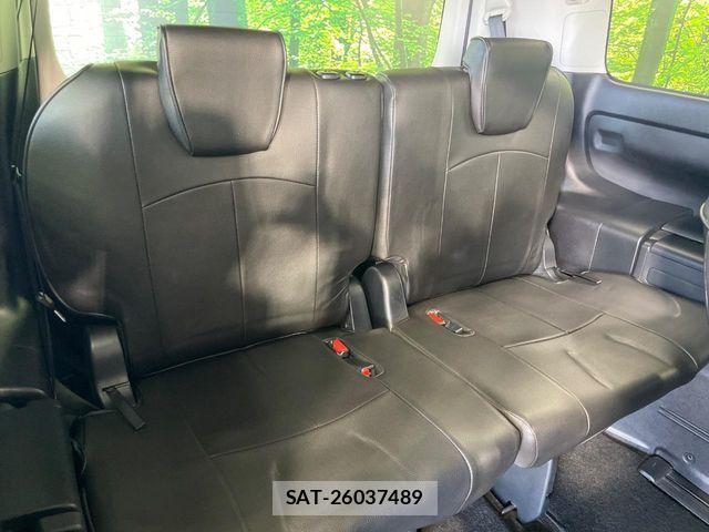Toyota VOXY 2015-10 8338438-9