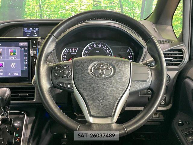 Toyota VOXY 2015-10 8338438-11