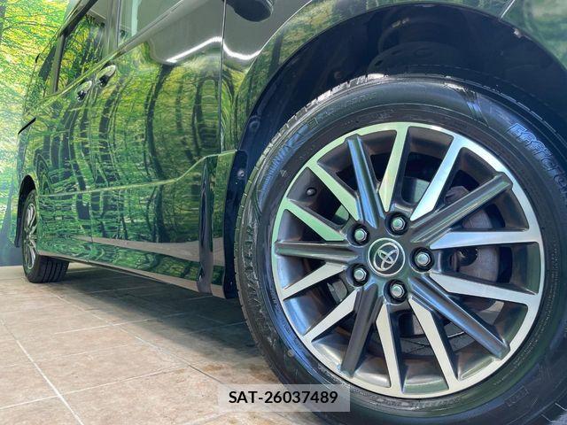 Toyota VOXY 2015-10 8338438-13