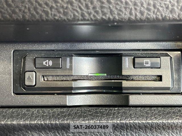 Toyota VOXY 2015-10 8338438-6