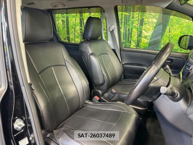 Toyota VOXY 2015-10 8338438-7