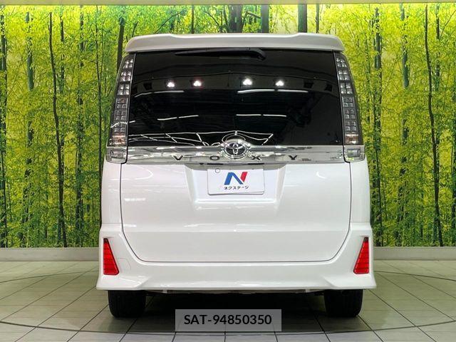 Toyota VOXY 2014-05 8338441-14