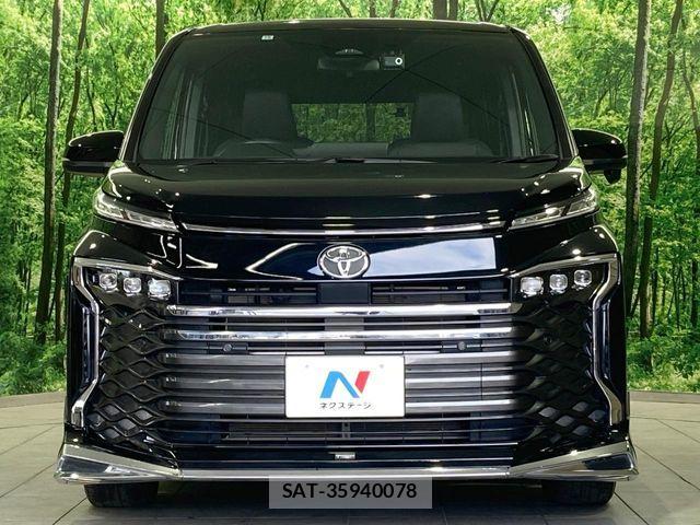 Toyota VOXY 2023-01 8338426-14