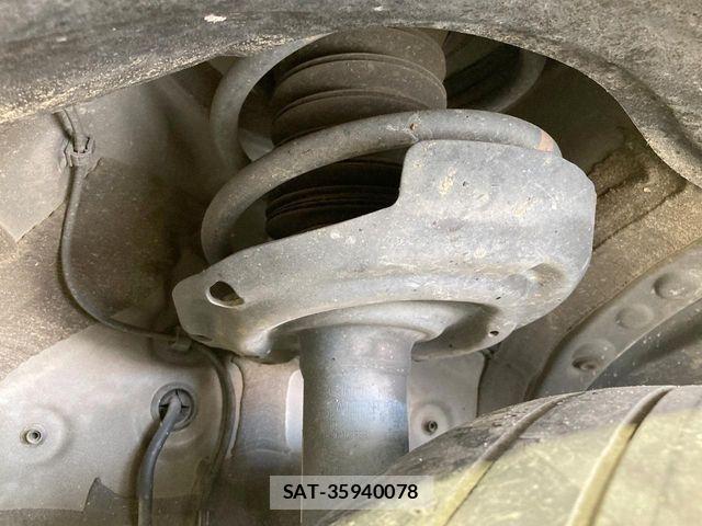 Toyota VOXY 2023-01 8338426-19