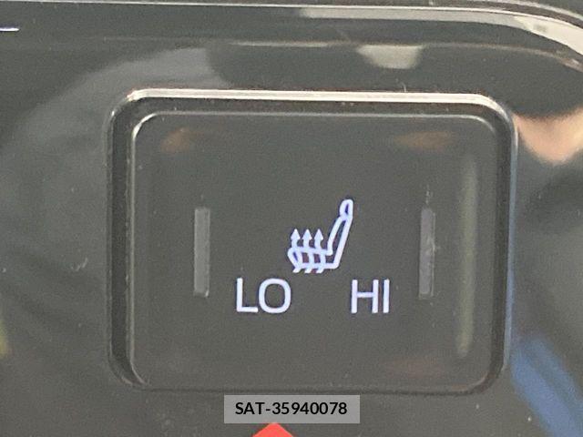 Toyota VOXY 2023-01 8338426-5