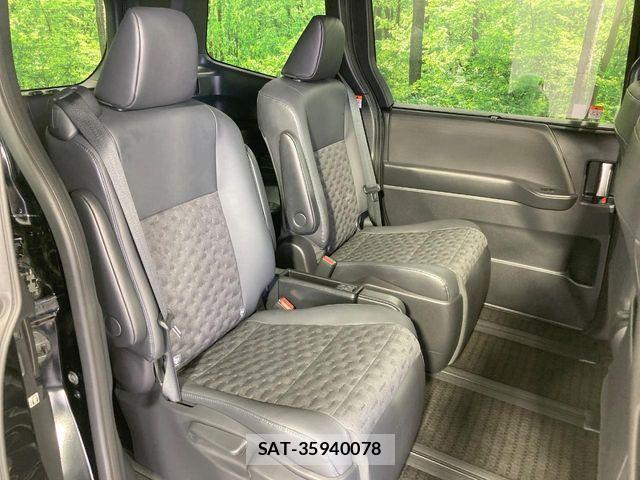 Toyota VOXY 2023-01 8338426-8