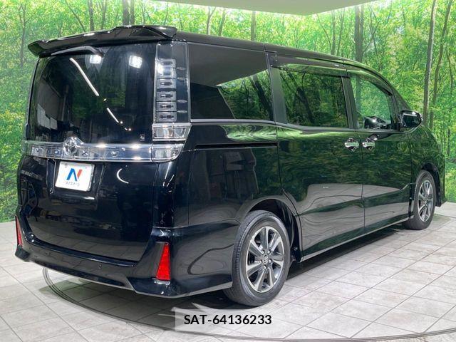 Toyota VOXY 2021-07 8338432-16