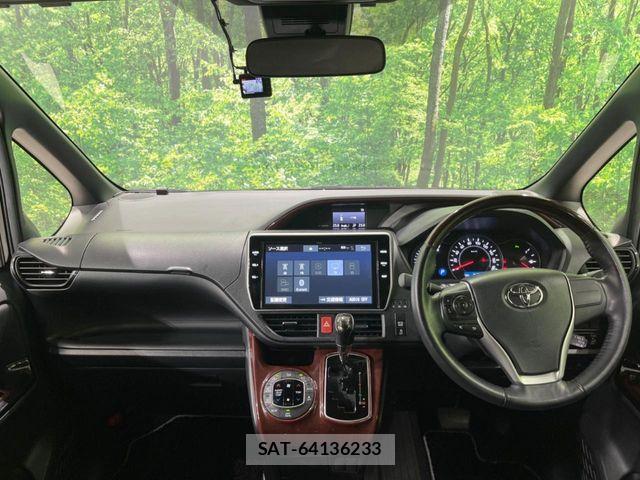Toyota VOXY 2021-07 8338432-1