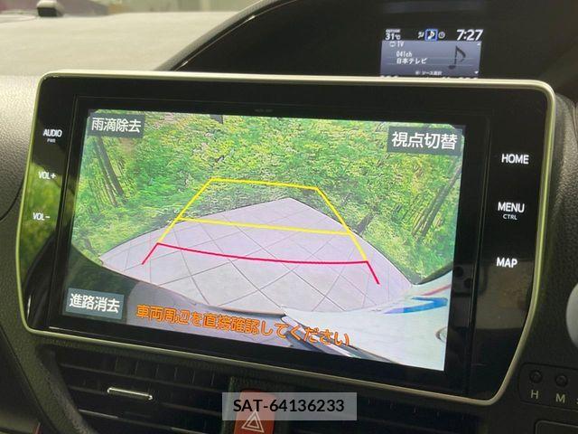 Toyota VOXY 2021-07 8338432-3