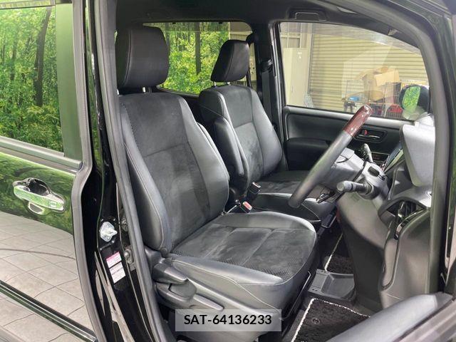 Toyota VOXY 2021-07 8338432-6