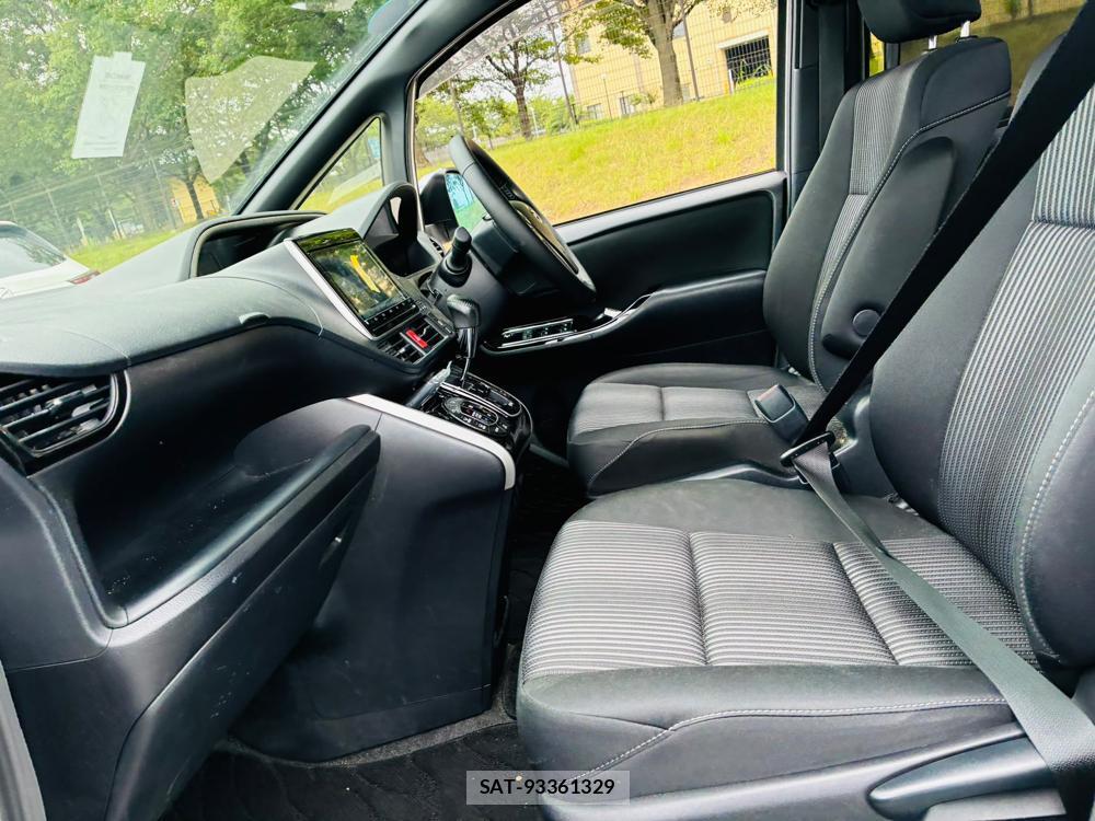 Toyota VOXY 2019-03 8298897-10