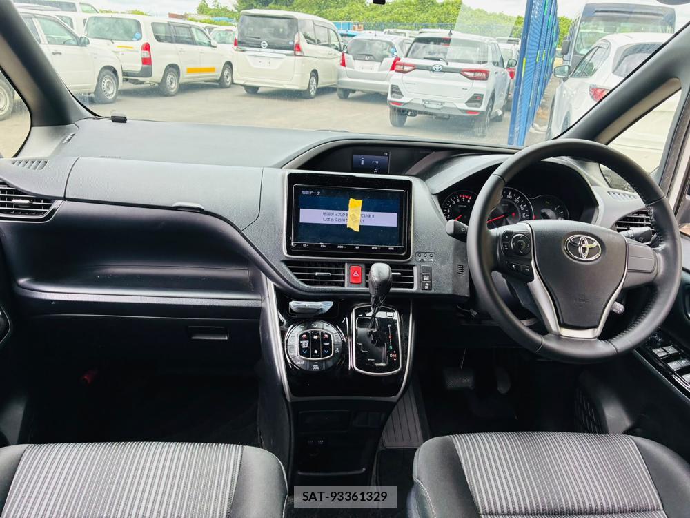 Toyota VOXY 2019-03 8298897-12