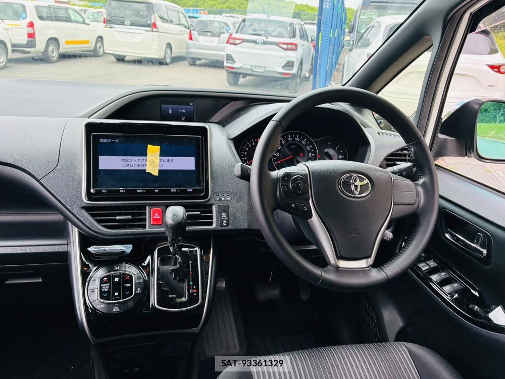 Toyota VOXY 2019-03 8298897-13