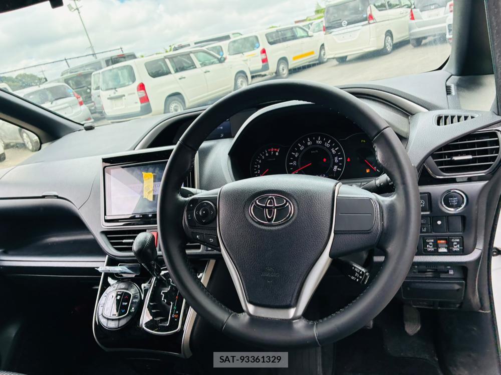 Toyota VOXY 2019-03 8298897-14
