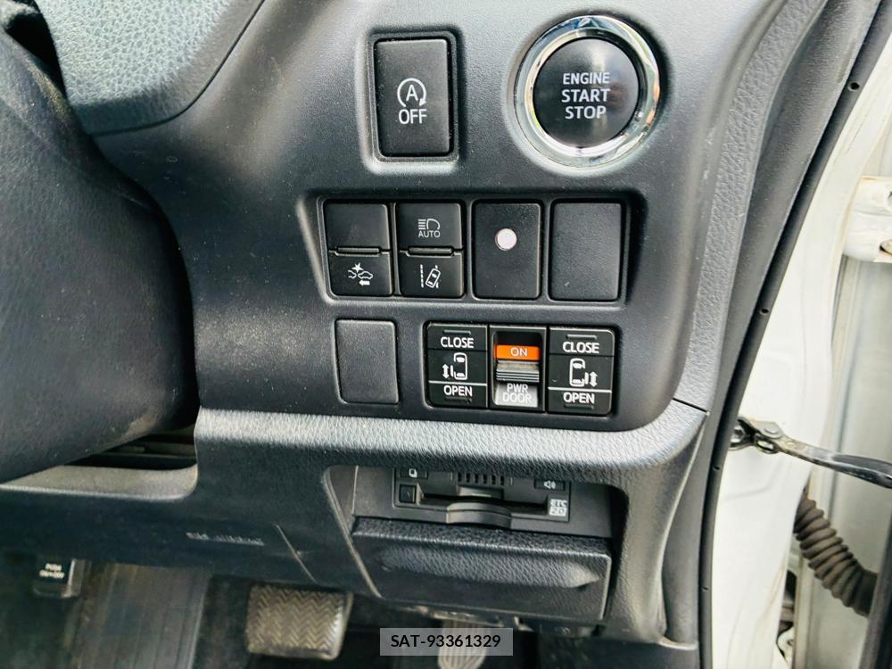 Toyota VOXY 2019-03 8298897-16