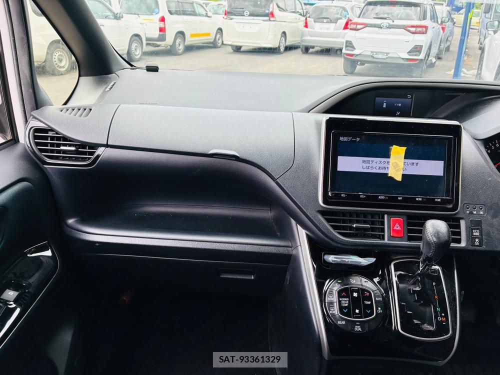 Toyota VOXY 2019-03 8298897-17
