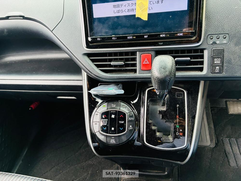 Toyota VOXY 2019-03 8298897-19
