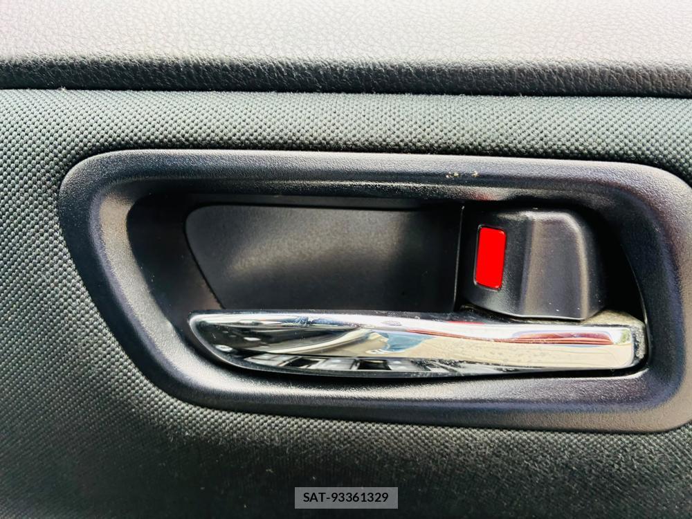 Toyota VOXY 2019-03 8298897-20
