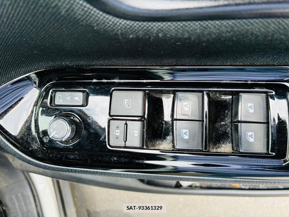 Toyota VOXY 2019-03 8298897-21
