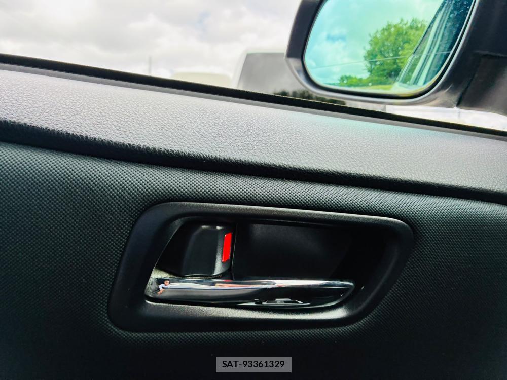Toyota VOXY 2019-03 8298897-22