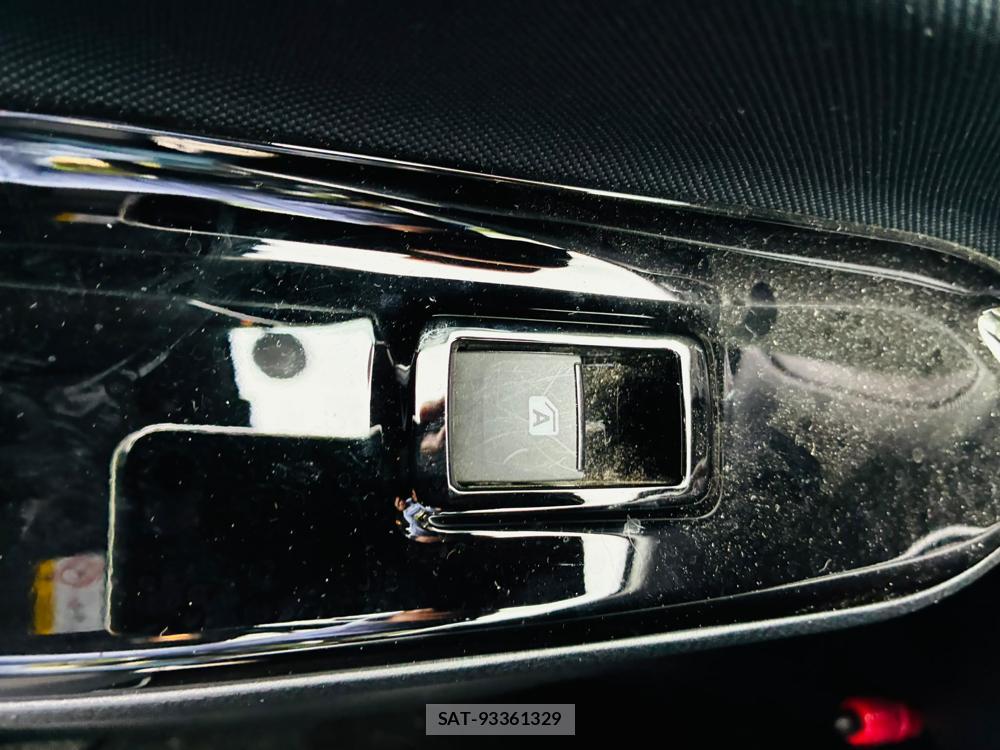 Toyota VOXY 2019-03 8298897-23