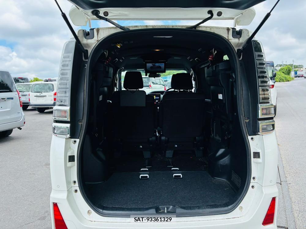 Toyota VOXY 2019-03 8298897-25