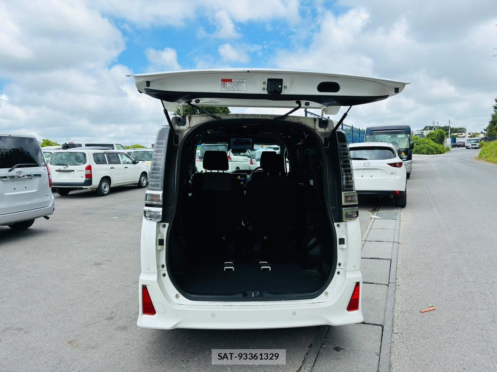 Toyota VOXY 2019-03 8298897-26