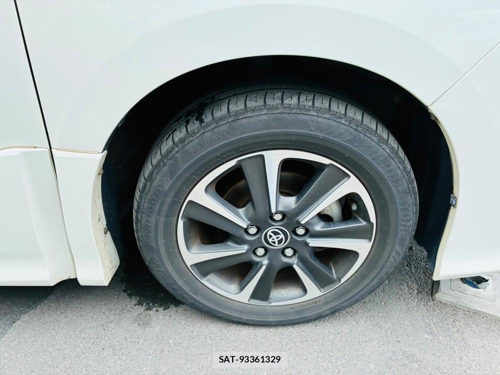 Toyota VOXY 2019-03 8298897-28