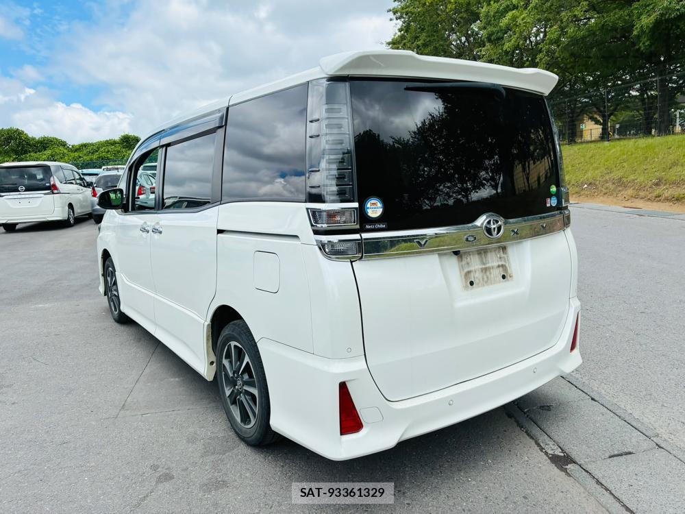 Toyota VOXY 2019-03 8298897-2