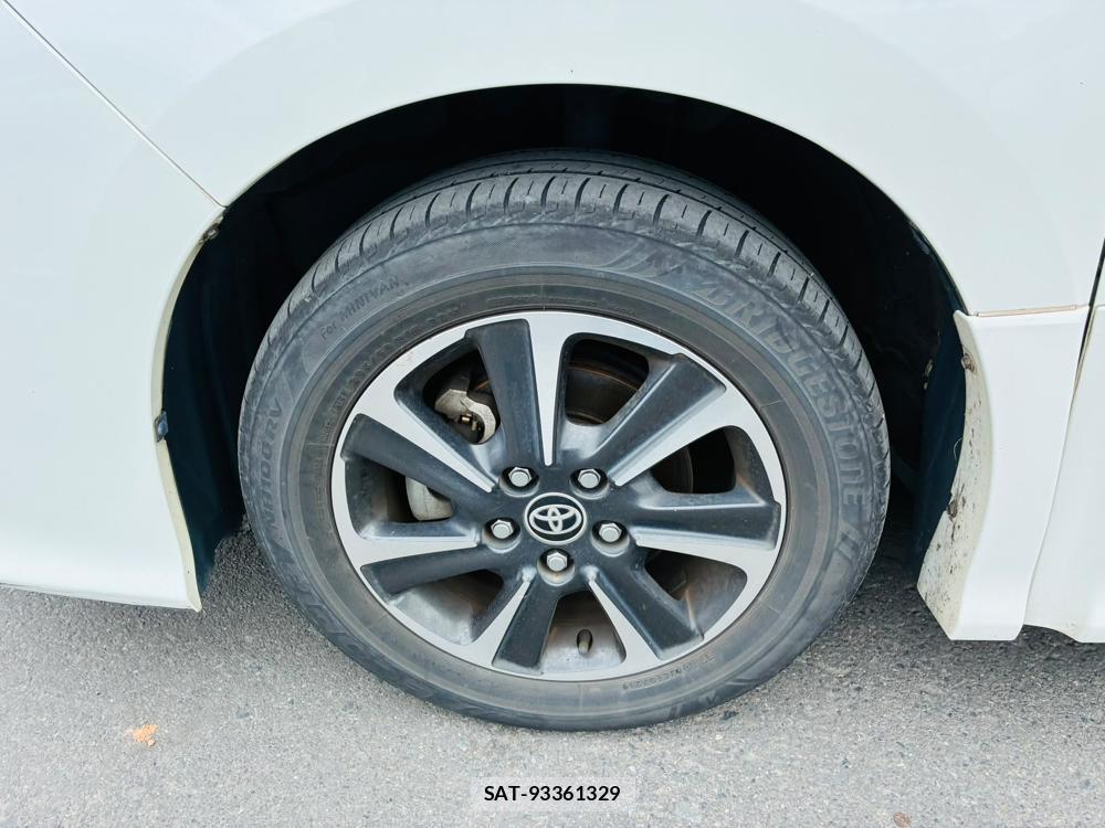 Toyota VOXY 2019-03 8298897-29