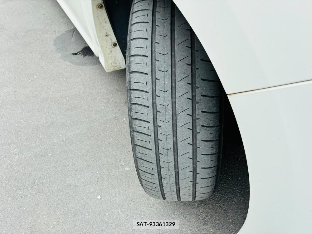 Toyota VOXY 2019-03 8298897-31