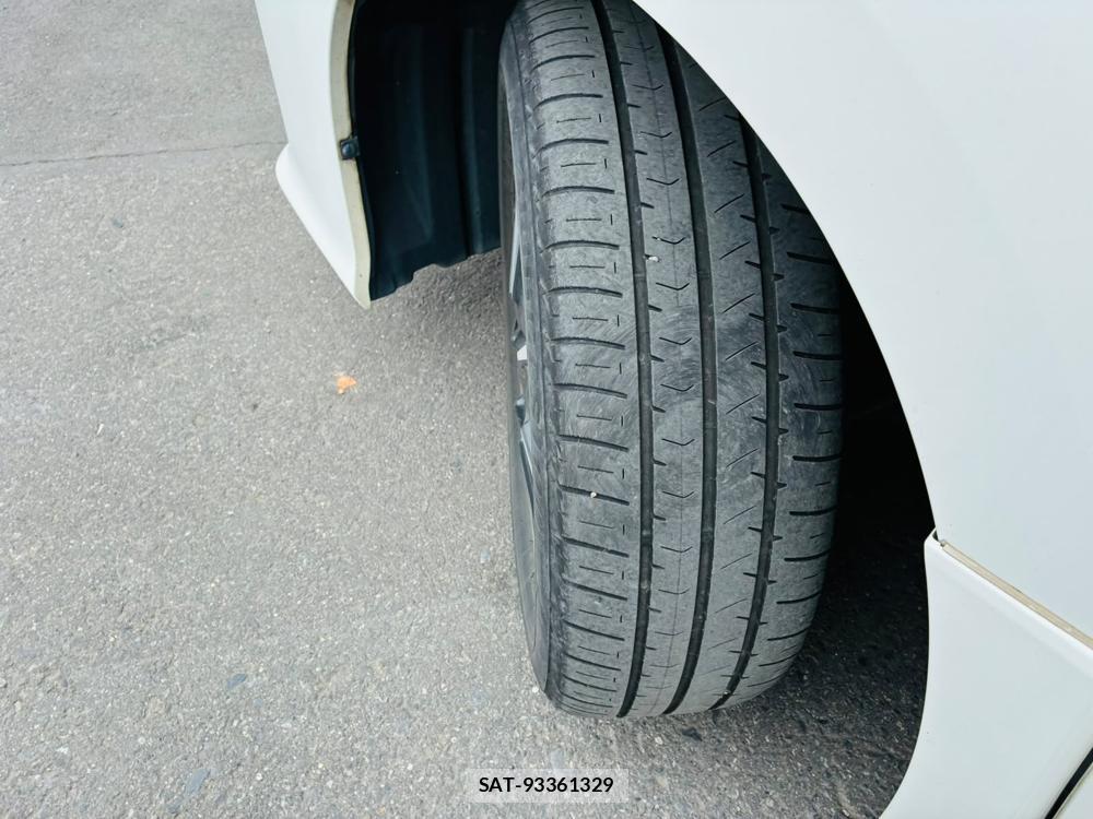 Toyota VOXY 2019-03 8298897-32