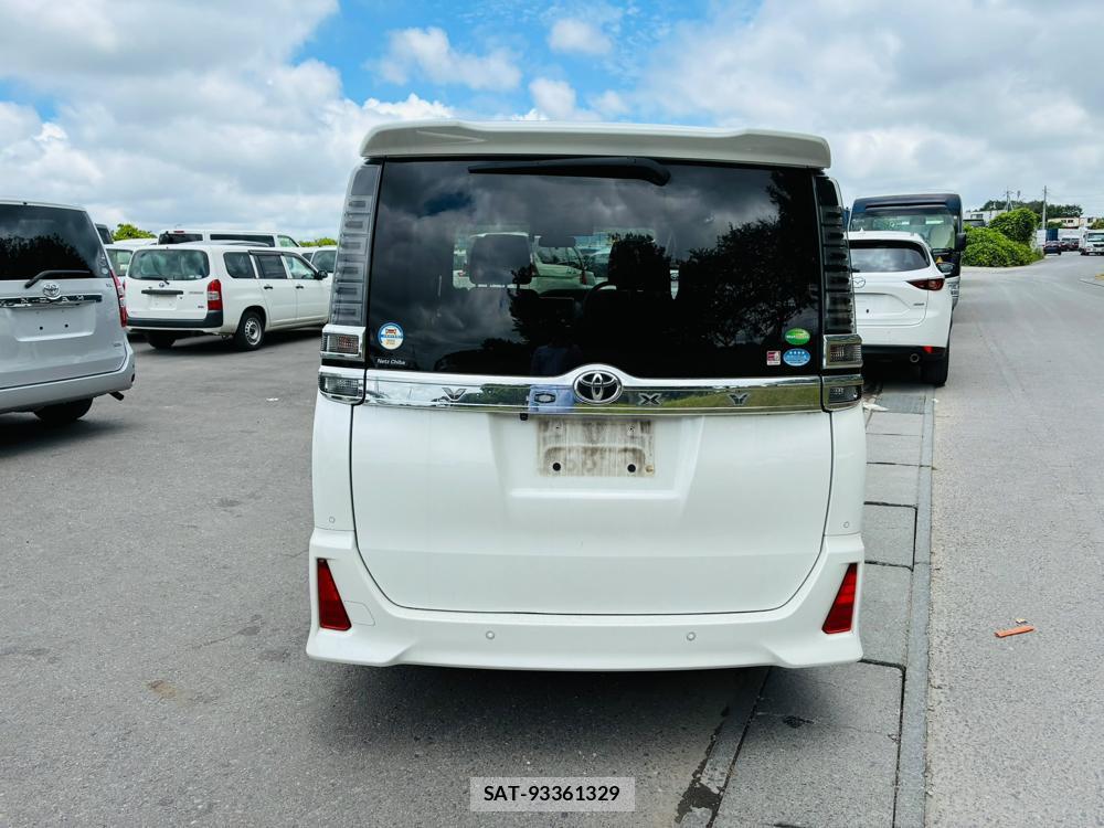 Toyota VOXY 2019-03 8298897-3