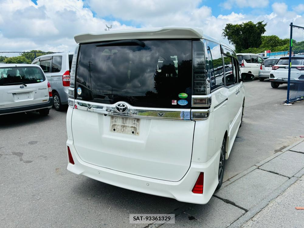 Toyota VOXY 2019-03 8298897-4