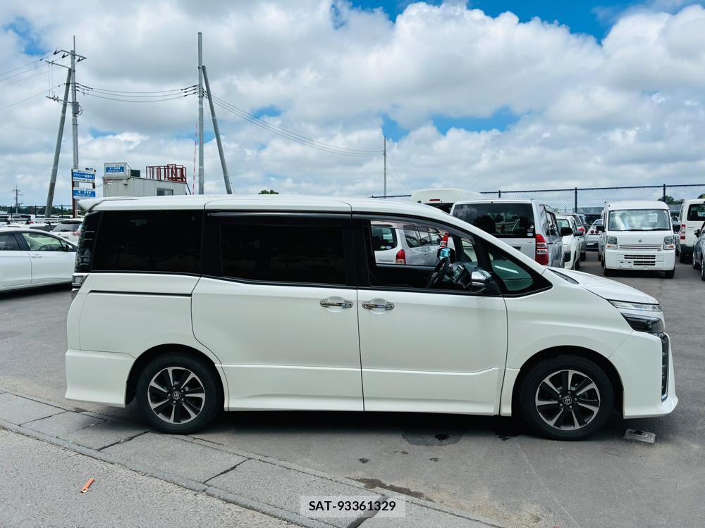 Toyota VOXY 2019-03 8298897-5