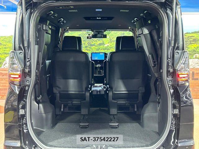 Toyota VOXY 2022-02 8338428-10