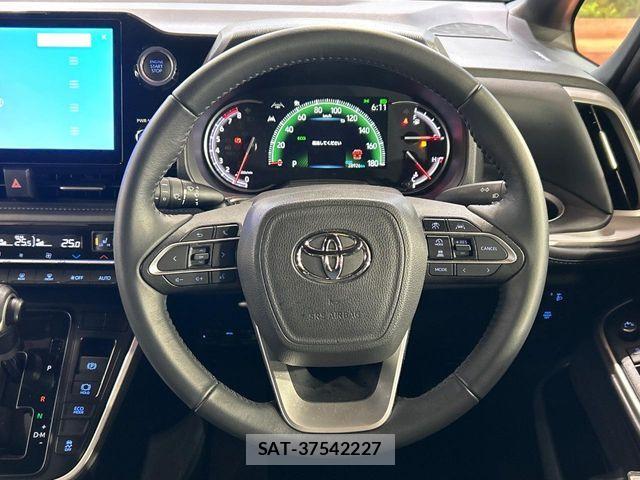 Toyota VOXY 2022-02 8338428-11
