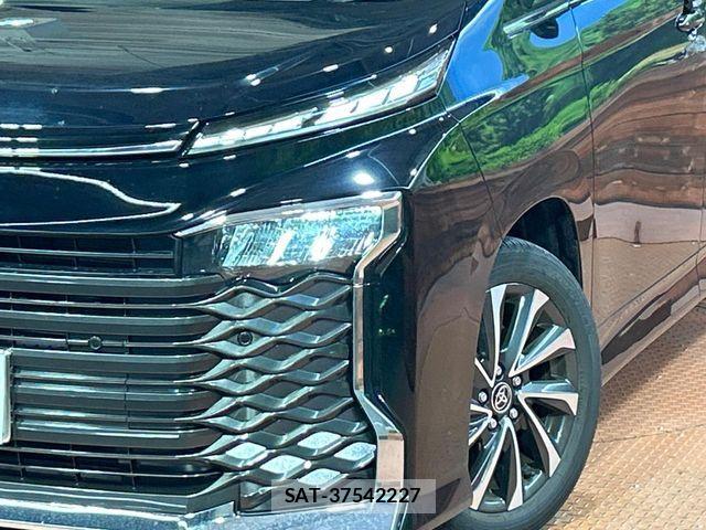 Toyota VOXY 2022-02 8338428-12