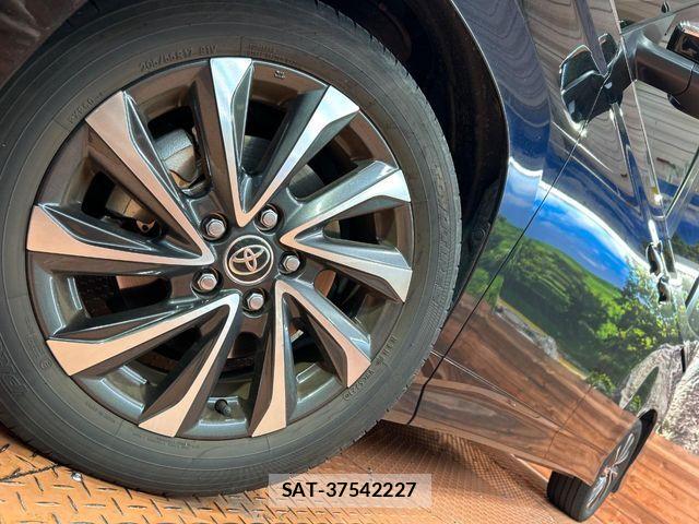 Toyota VOXY 2022-02 8338428-13