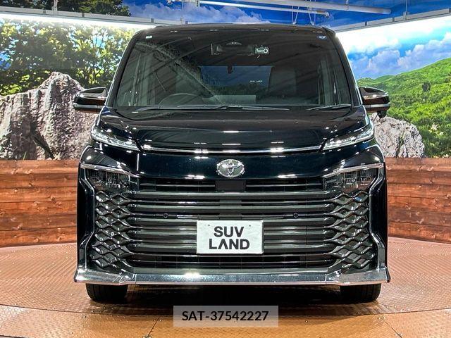 Toyota VOXY 2022-02 8338428-14