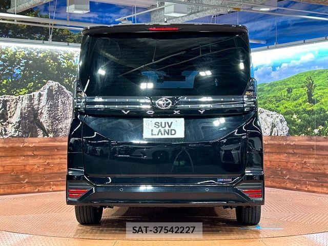 Toyota VOXY 2022-02 8338428-15